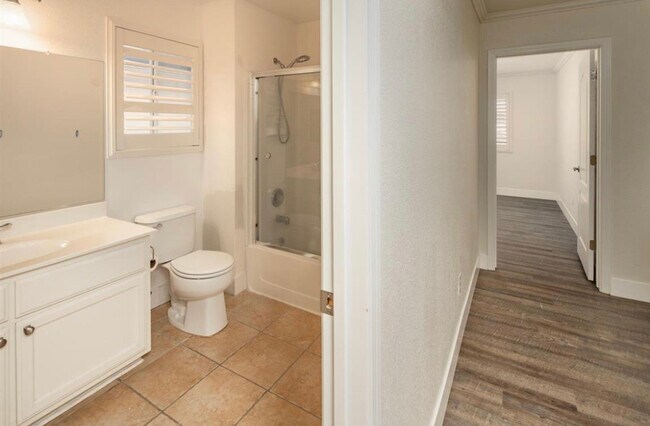 Building Photo - 2278 Railway Cir