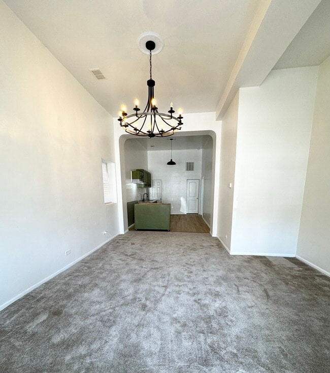 Building Photo - 647 W 48th Pl
