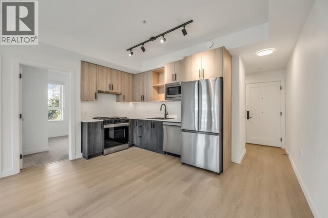 Building Photo - 2002 St George St