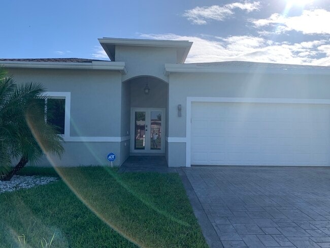 Building Photo - NEWER CONSTRUCTION MODERN HOME