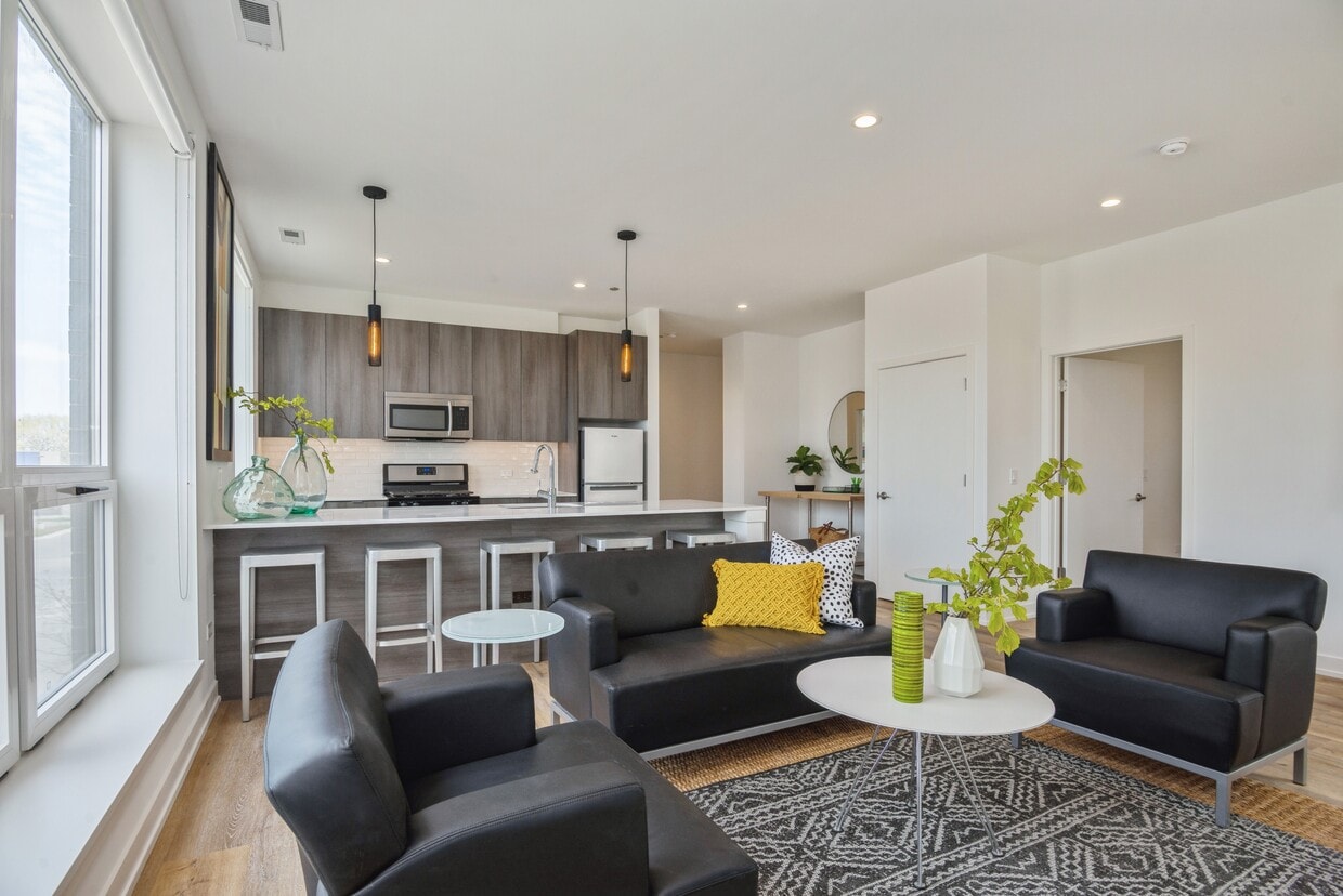 High end finishes, sleek cabinets, quartz counters - 2803 W Henderson St