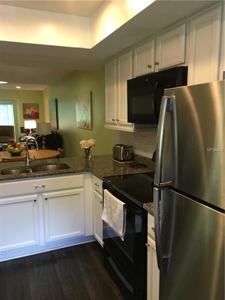 Foto del edificio - 13250 Ridge Rd