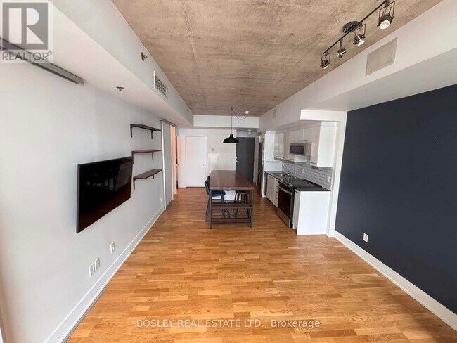 Photo du bâtiment - 630-630 Queen St E