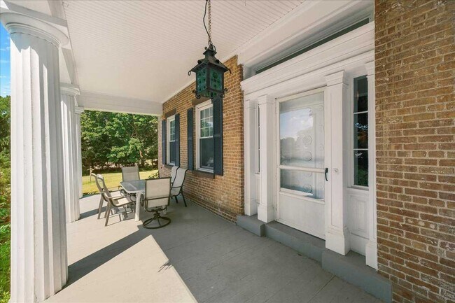 Building Photo - 1560 NY-376