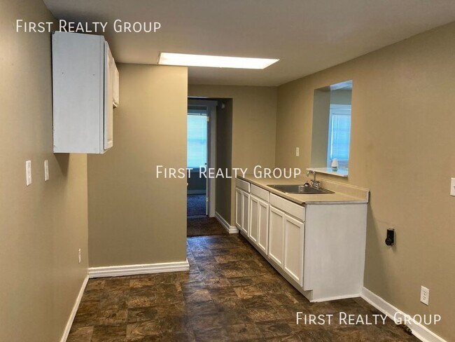 Building Photo - Spacious 4 Bedroom, 1 Bath Home in Frankli...
