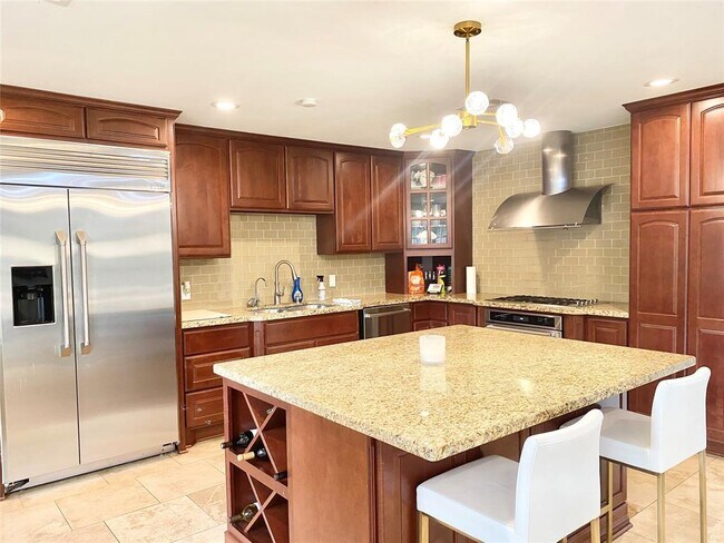 Building Photo - 729 Camelot Ln