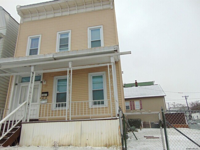 Building Photo - 86 Breslin Ave