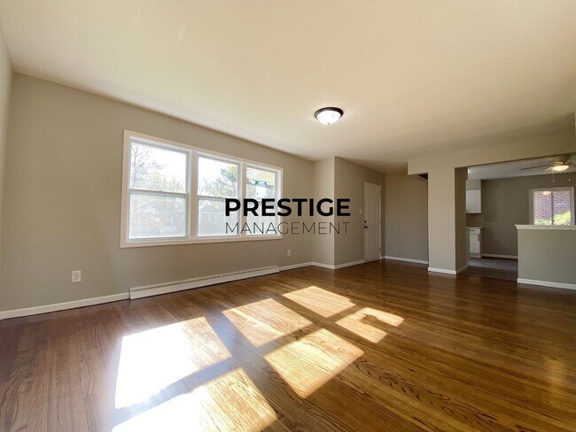 Foto del edificio - Large 3 Bedroom Home In Gary