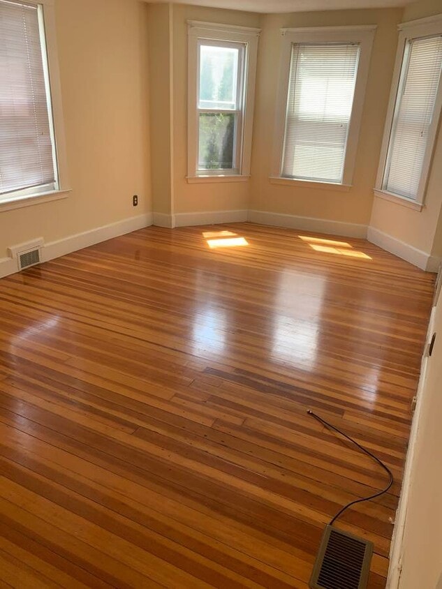 23 Indiana Ter Unit 1st Flr, Newton, MA 02464 23 Indiana Ter Newton