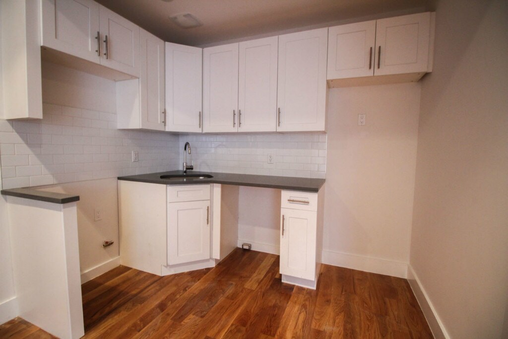 Primary Photo - 220 Vernon Ave