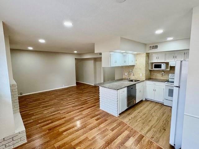 Building Photo - 2101 Fountain View Dr