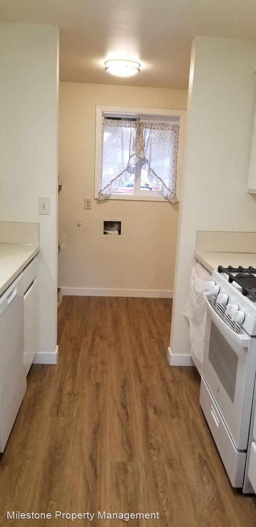Building Photo - 5 br, 2 bath House - 5100 NE 46th Street