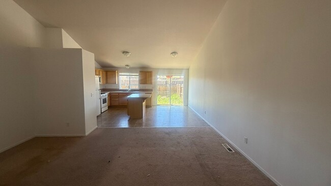 Foto del edificio - Madras Home in Strawberry Heights For Rent