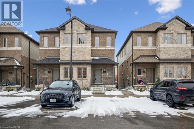 Building Photo - 205 W Oak Trl