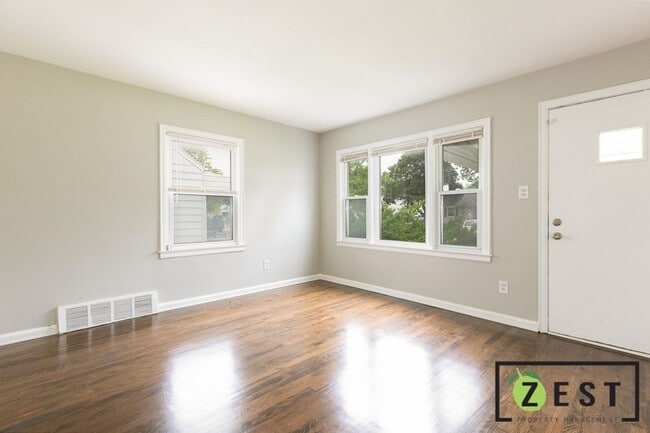 Building Photo - 19366 Woodside St