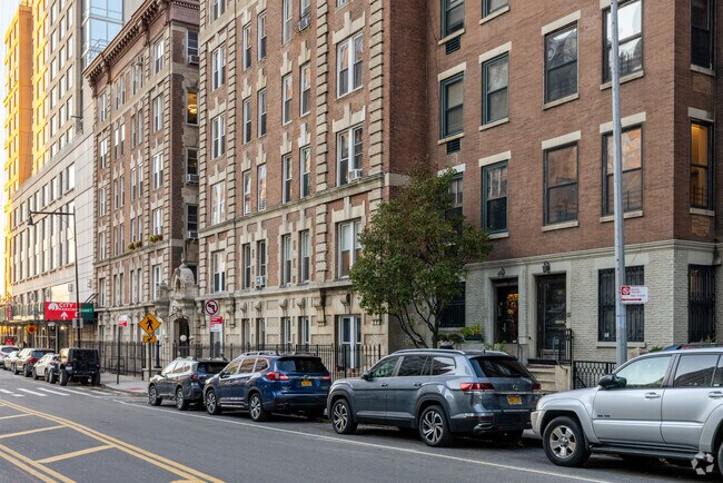 Building Photo - 337-339 W 70th St