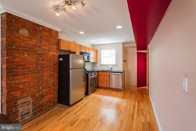 Building Photo - 1538 Christian St