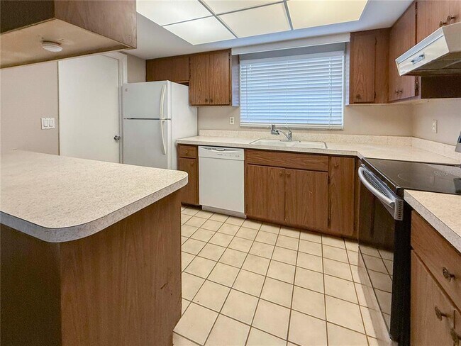 Building Photo - 4417 Parnell Dr