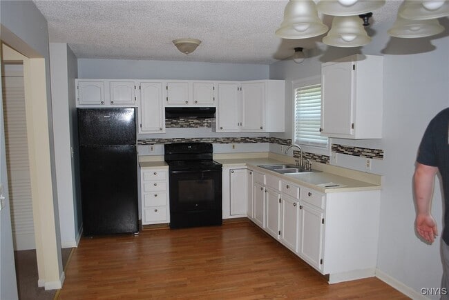 Building Photo - 59 Skyline Dr