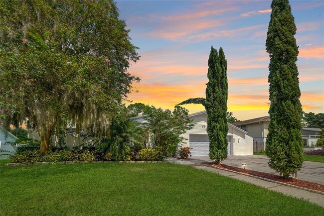 Foto del edificio - 15722 GardenSide Ln