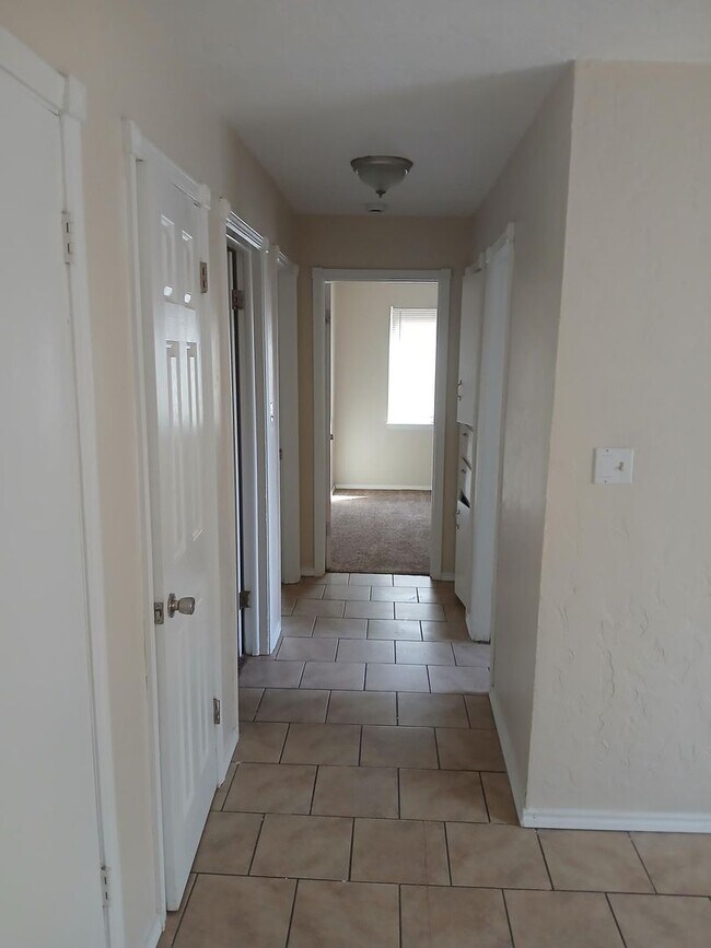 Foto del edificio - 2312 NW 46th- AVAILABLE NOW!