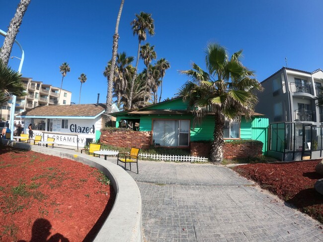 Building Photo - Beachside Studio with ocean view