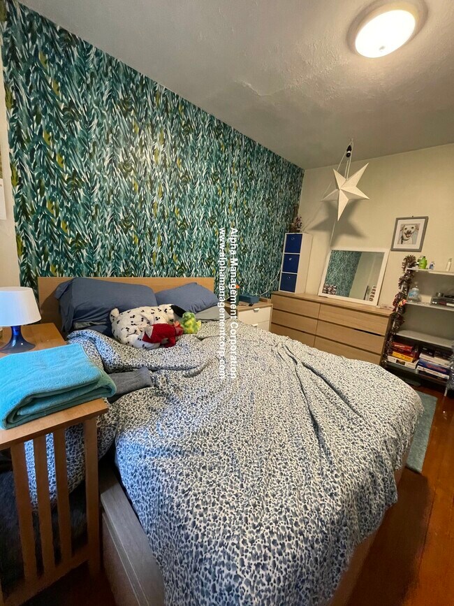 Building Photo - 208 Winthrop Rd