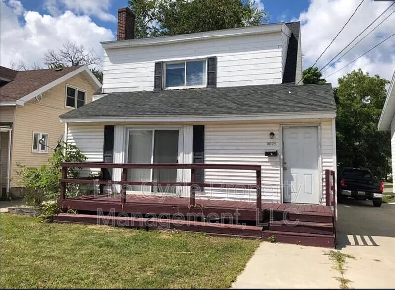 Foto principal - 2025 Plainfield Ave NE