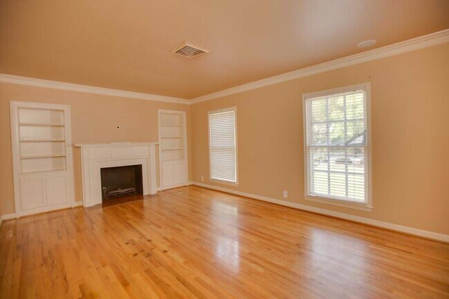 Building Photo - 333 Camellia Dr