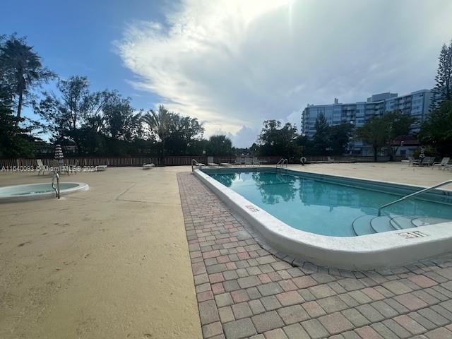 Foto del edificio - 1300 NE Miami Gardens Dr