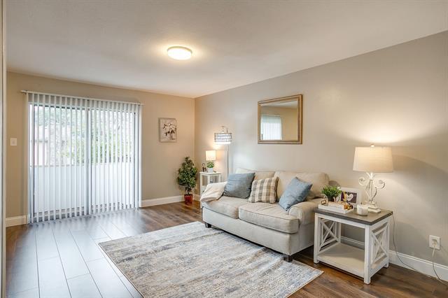 Foto del edificio - 5809 Harvest Hill Rd