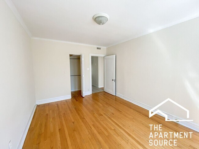 Foto del edificio - 5036 N Wolcott Ave