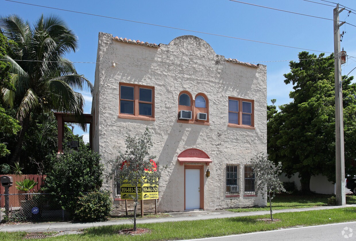 Building Photo - 2135-2237 Washington St