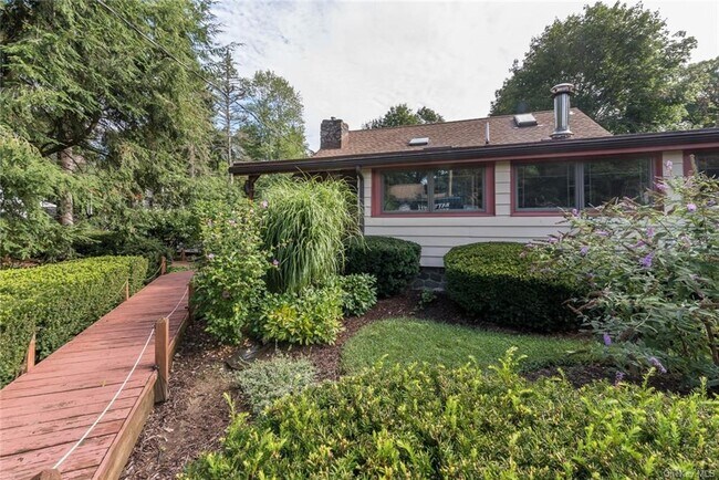 Building Photo - 27 Pine Hill Dr