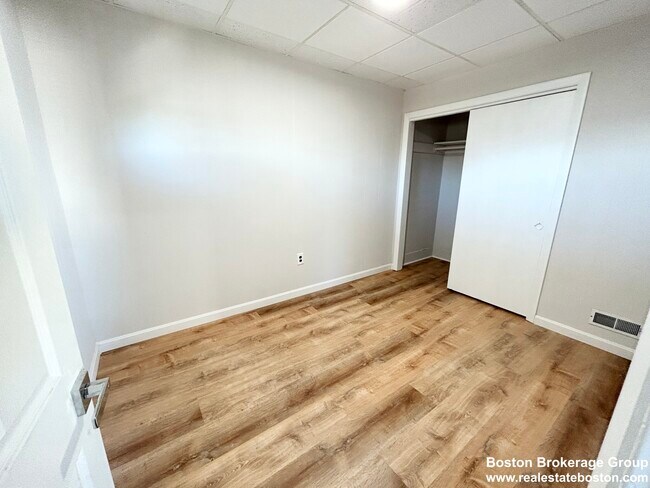 Foto del edificio - 105 Buttonwood St