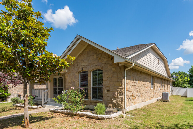 Building Photo - Super Clean 1 story home in Highland Park ...