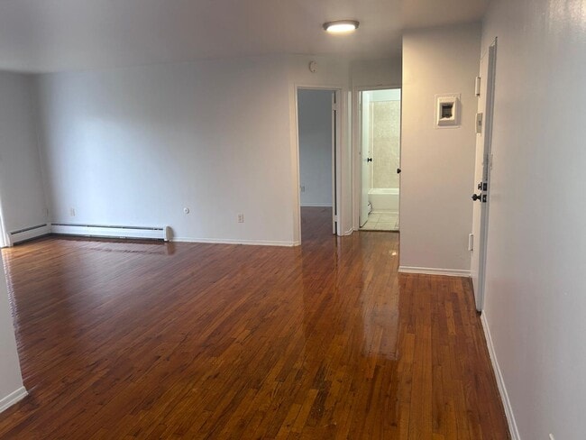 Building Photo - Kingsley Apartments