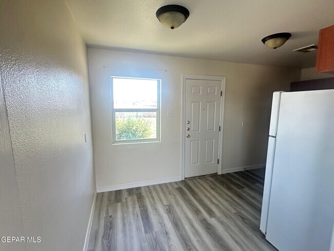 Foto del edificio - 5208 Blue Ridge Dr