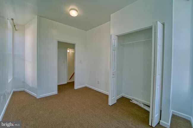 Foto del edificio - 1122 W Franklin St