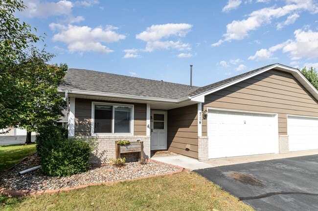 Building Photo - 2 Bed | 1 Bath Updated One Level Home
