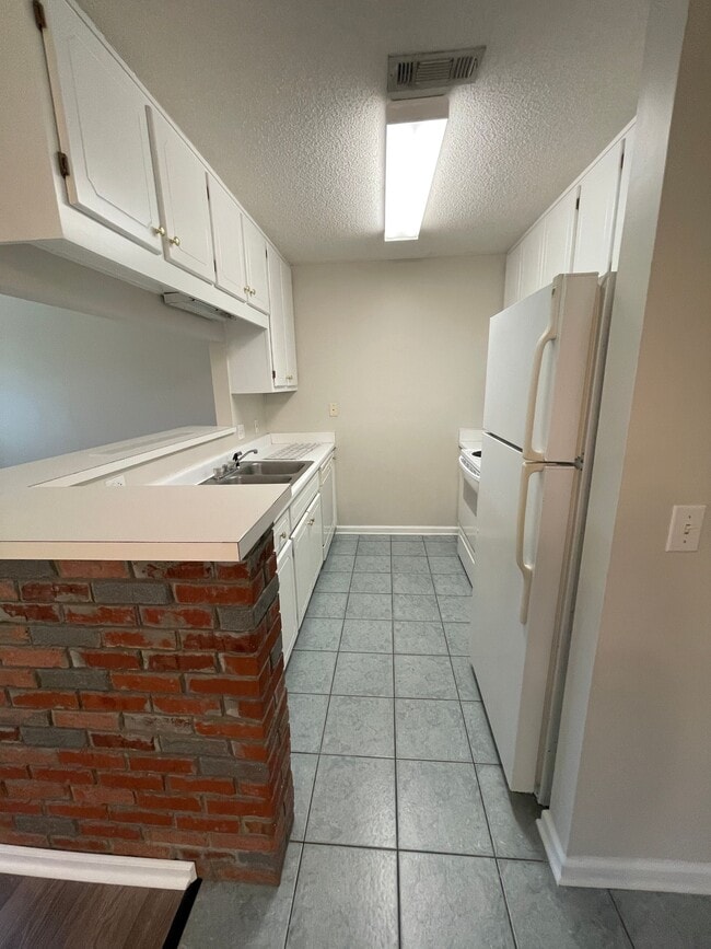 Building Photo - 112 Candle Brook Dr