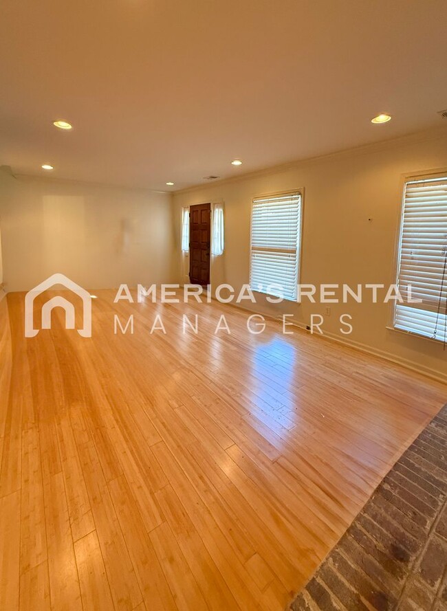 Building Photo - Welcome to Vestavia Hills! - Spacious 3 Be...