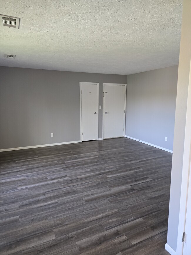 2 habitaciones, 1 baño - 4021 Glen Oaks Blvd
