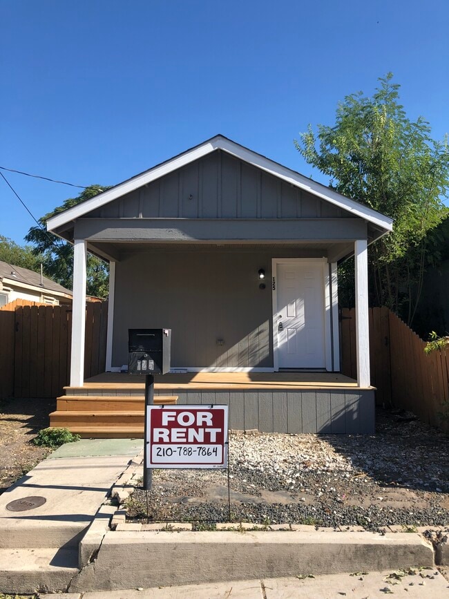 Building Photo - 125 Forrest Ave