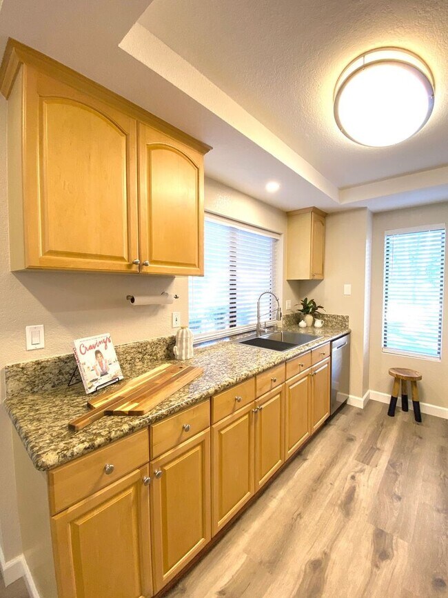 Foto del edificio - Stunning 2 bed 2 bath Condo In San Carlos