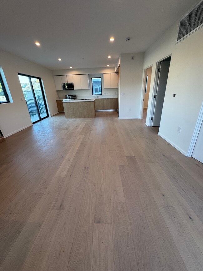 Building Photo - 2520 5th St