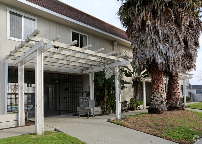 Building Photo - Tehama Palms Villa