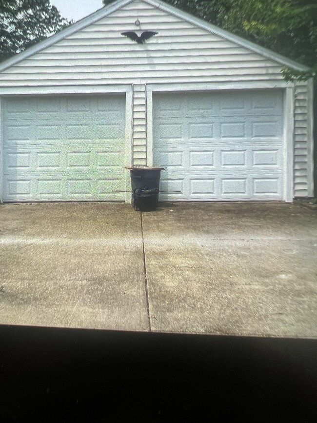 2 car garage - 444 Forest Hill Dr