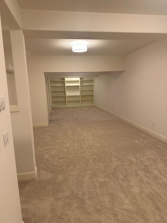 Building Photo - 109 Shy Bear Way NW