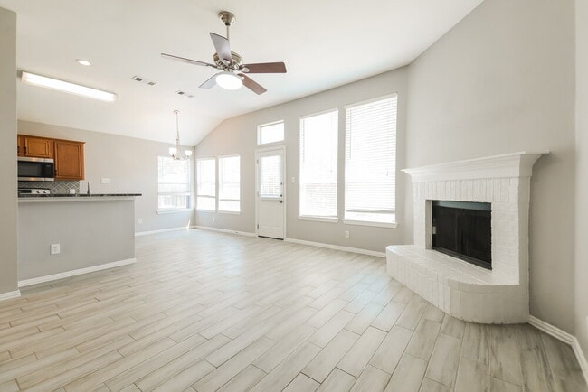 Foto del edificio - 2504 Castle Ridge Dr